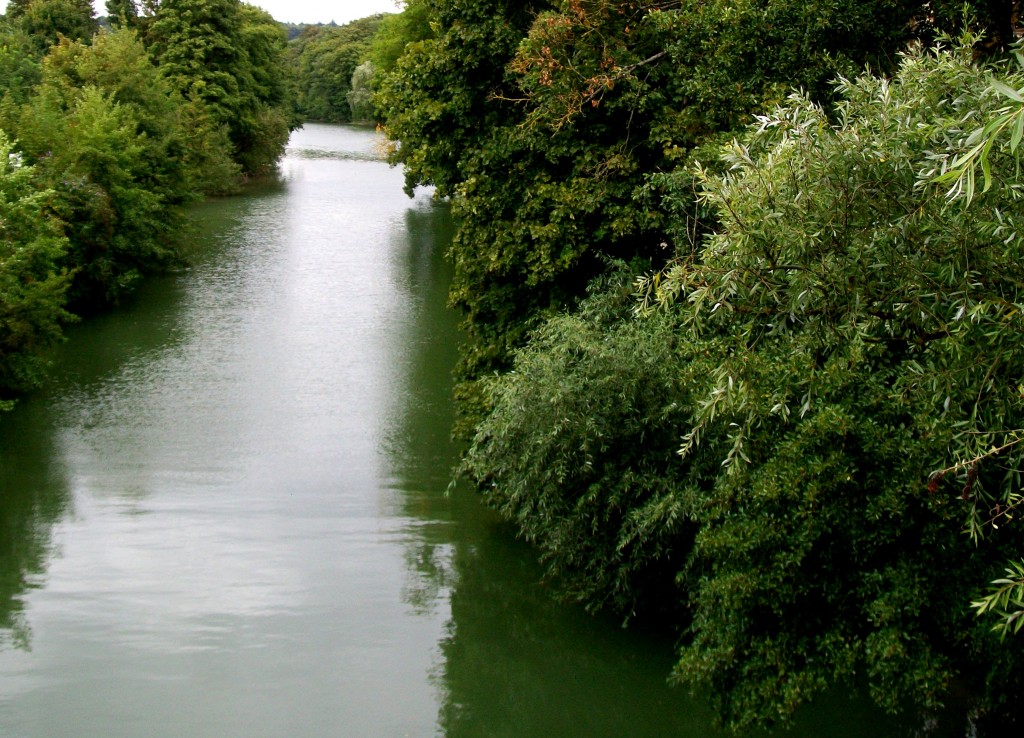 L'eau coule, pas le souvenir.