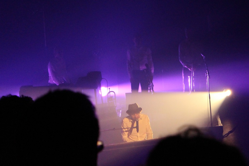 Thomas Fersen au piano. Photo : Josée Novicz.