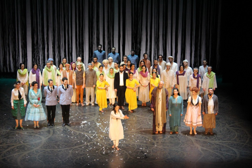 De gauche à droite : Hanna Schaer, Marion Tassou, Jean-Sébastien Bou, Frédéric Antoun, Sabine Devieilhe, Paul Gay, Élodie Méchain, Roxane Chalard et Antoine Normand. Photo : Josée Novicz.