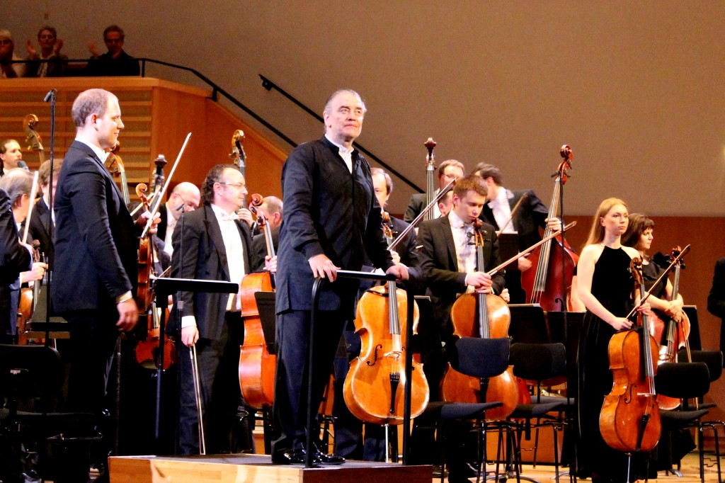 Valery Gergiev et l'Orchestre du théâtre Mariinsky. (Photo : Josée Novicz)
