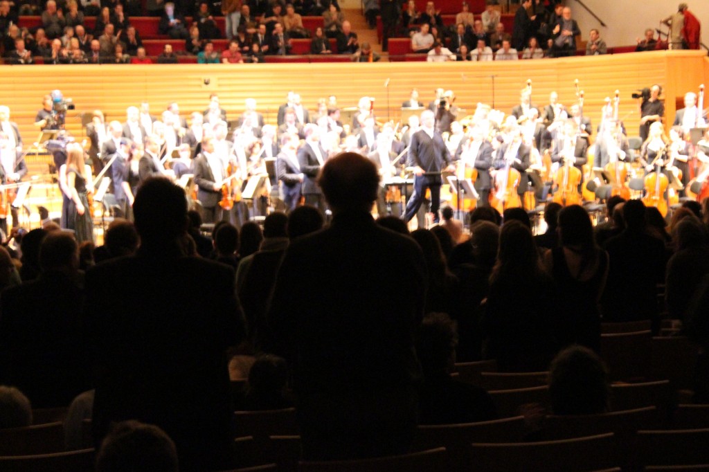 La salle debout pour Gergiev & co. Justifié. Photo : Josée Novicz.