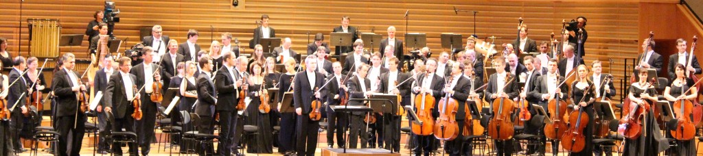 L'Orchestre du Théâtre du Mariinsky avec Vadim Repim. Photo : Josée Novicz.