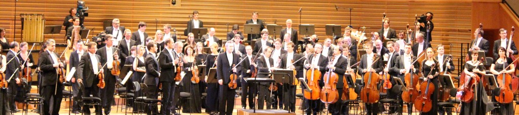 L'Orchestre du Théâtre du Mariinsky avec Vadim Repim. Photo : Josée Novicz.