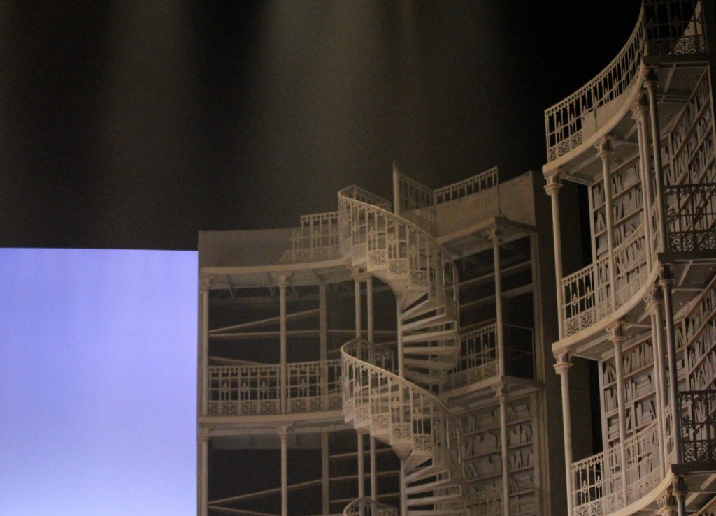 Décor de "Faust" (Opéra Bastille). Photo : Bertrand Ferrier.