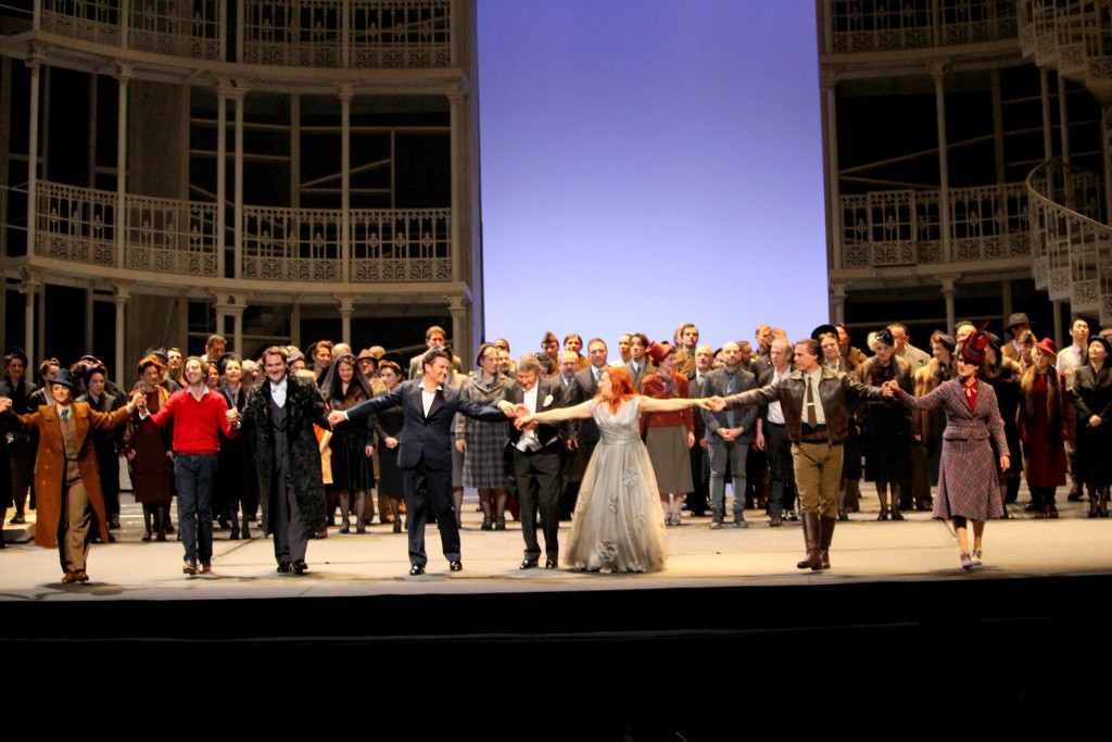 De gauche à droite : Anaïk Morel (avec le chapeau bleu, on sait pas pourquoi), Jean-Romain Vesperini, Ildar Abdrazakov, Piotr Beczala, Michel Plasson, Krassimira Stoyanova, Jean-François Lapointe, Doris Lamprecht. Photo : Bertrand Ferrier.